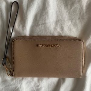 Michael Kors Wristlet Wallet
